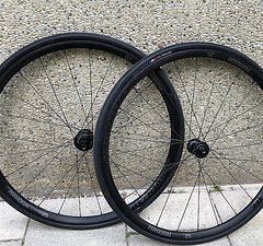 Bontrager NEU - Paradigm Comp 25 Laufradsatz für Gravel Rennrad