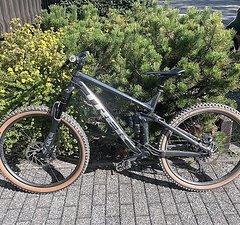 Trek Remedy 8 Dark Prismatic L