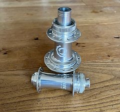 Industry Nine Torch Road / Gravel Silber 24h 12x100 / 12x142 HG oder XD-R