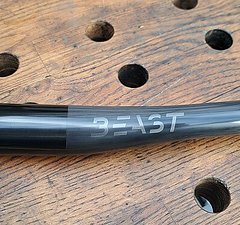 Beast Flat Bar v2, 740mm, 31,8mm, UD Finish, ungekürzt