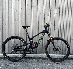 Santa Cruz Bicycles Megatower CC V2 X01 Coil AXS Reserve Wheels