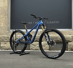 Pivot Cycles Switchblade