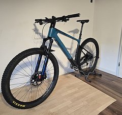 Focus Raven 8.8 Carbon Down Country Hardtail + Upgrades