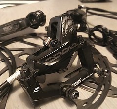 SRAM CODE R Scheibenbremse komplett VR + HR inkl. Scheiben und Adapter