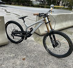 YT Industries Tues CF Pro Race