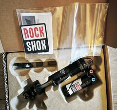 RockShox Vivid Coil R2C 216/63,5mm Tune Mid/Mid