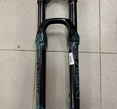 RockShox Lyrik Base 29 160mm 15x110 Boost aus Neurad