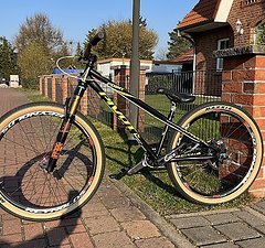 Pivot Cycles Point Dirtbike