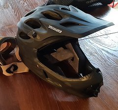 Specialized Deviant FullFace Helm mit Oakley Brille
