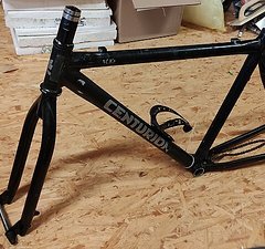 Centurion Backfire Team 26 Zoll RH 48cm & Starrgabel IDENTITI 20mm Steckachse