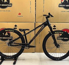 Rocky Mountain Flow Dirtjump / Pumptrack Komplettbike Gr. M