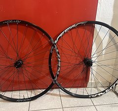 Race Face AEFFECT SL 24 Laufradsatz 29" HR 12x148mm, VR 15x100mm