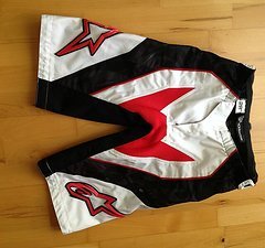Alpinestars Gravity Shorts Gr. 28 schwarz/weiß/rot