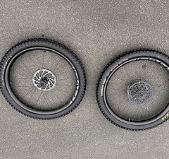 Roval Carbon-Laufräder 27,5 mit Enduro-Bereifung