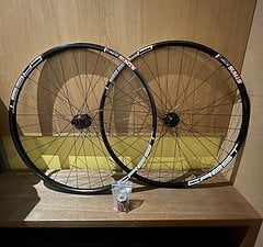 Stan's NoTubes ZTR Crest MK3 29 Zoll Laufradsatz Shimano