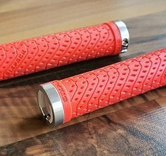 Sixpack K-TRIX Lockon Griffe ROT silber, NEU!!