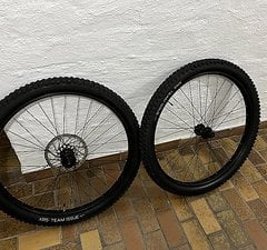 Bontrager Laufradsatz 29" boost, 6-loch, neu inkl. Reifen