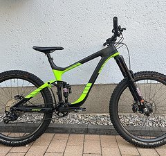 Giant Reign Advanced Carbon