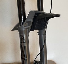 RockShox 29" ZEB Ultimate MY23, 180 mm DebonAir, grau