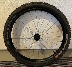 Race Face 27,5" Laufrad mit Dt Swiss Nabe