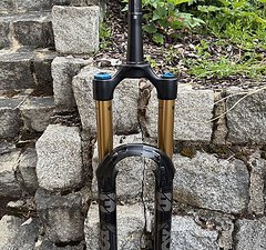 Fox Racing Shox 38 Float grip 2 170mm 29“ Kashima Federgabel