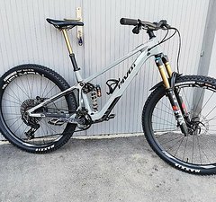 Pivot Cycles SHUTTLE SL PRO X01 Transmission