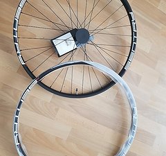 Stan's NoTubes Sentry