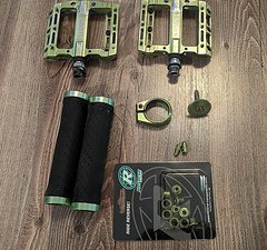 Sixpack Icon Pedalen, Griffe, Kettenblattschrauben Grün Tuning