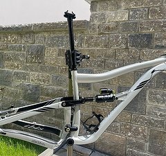 Ibis Cycles Ripmo AF inkl. Cascade Link u. Zubehör