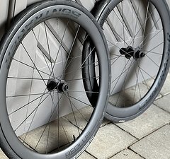 Bontrager rager Aeolus Elite 50 TLR Disc Carbon Rennradlaufräder