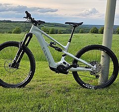 Canyon Strive ON CFR / 1 Jahr alt / 300km / Größe M