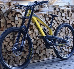 YT Industries Downhill