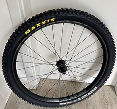 Race Face AR30 DT370 Santa Cruz Laufradsatz 29" Boost 6-Loch Sram XD Maxxis