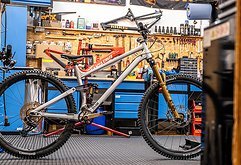 Raaw JIBB XL, FOX 36 PODIUM, X2, HOPE TECH 4, SRAM X01, HELIX R