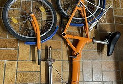 Unbekannter Hersteller Klapprad *neu lackiert* defekt