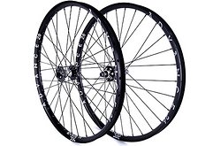 Dabomb Advance 26 Laufradsatz NEU 135x10mm Schraubachse & Steckachse