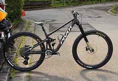 Pivot Cycles Switchblade Rahmenset in L mit INTEND Edge und INTEND Hover