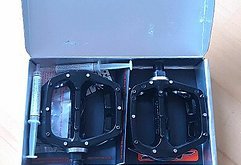 DMR V8 Plattformpedale Flat pedals schwarz