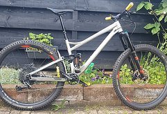 Banshee Titan V3, size M, 29 inch