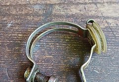 Unbekannter Hersteller Schelle mit Umlenkrolle Kunststoff Gegenhalter Seilrolle oldtimer