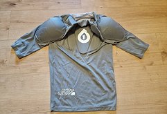 661 SixSixOne Shirt mit Schulterprotektoren