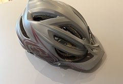 Troy Lee Designs A2 MIPS Decoy Helm, Grey/Sangria, M/L