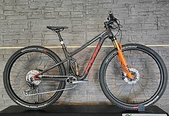 Pivot Cycles Mach 4 SL Carbon Mountainbike Fully Custom XTR 1x12 10,8kg