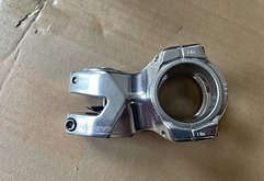 Reverse Components Stem Black One D-2 Ti 50mm - 31,8 & 35,0 - silber