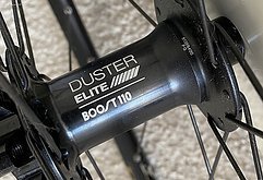 Bontrager Duster Elite TLR 27.5'' Boost 110mm