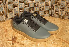 Five Ten District Enduro Dirt Flatpedal Schuhe NEU - EU 42,5