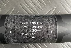 Pivot Lenker 740mm, 35mm, mit Padloc Grips