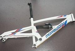 Morewood Izimu Gr. L Downhill Rahmen Freeride Made in South Africa Fox Dämpfer 200mm