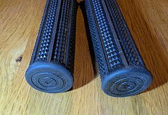 Santa Cruz Bicycles House Grips NEU