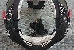 Leatt DBX Pro Lite Carbon Nackenschutz - Carbon/Weiss (L/XL)